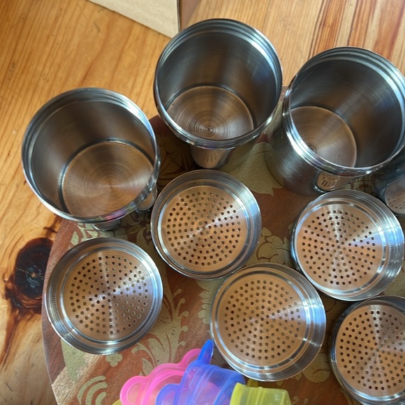 Bundle of 5 Reusable Spice Jars with Silicone Lids - Lids are New - Picture 10 of 16